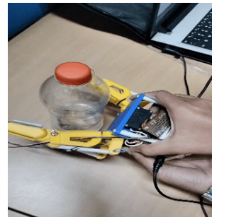 Feedback Based Three Finger Robotic Gripper 4 figures